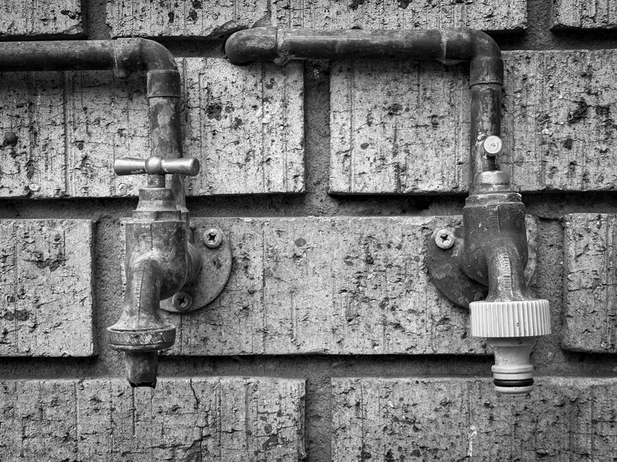 Thaw Frozen Pipes Under Your Sink Without Damage