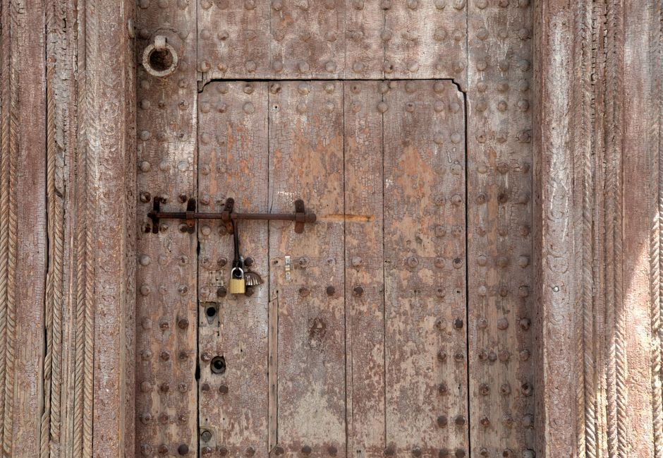 How to fix a door that won’t latch