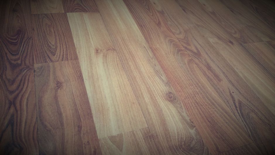 How to Fix a Loose Vinyl Plank Floor Edge: 4 Quick Solutions