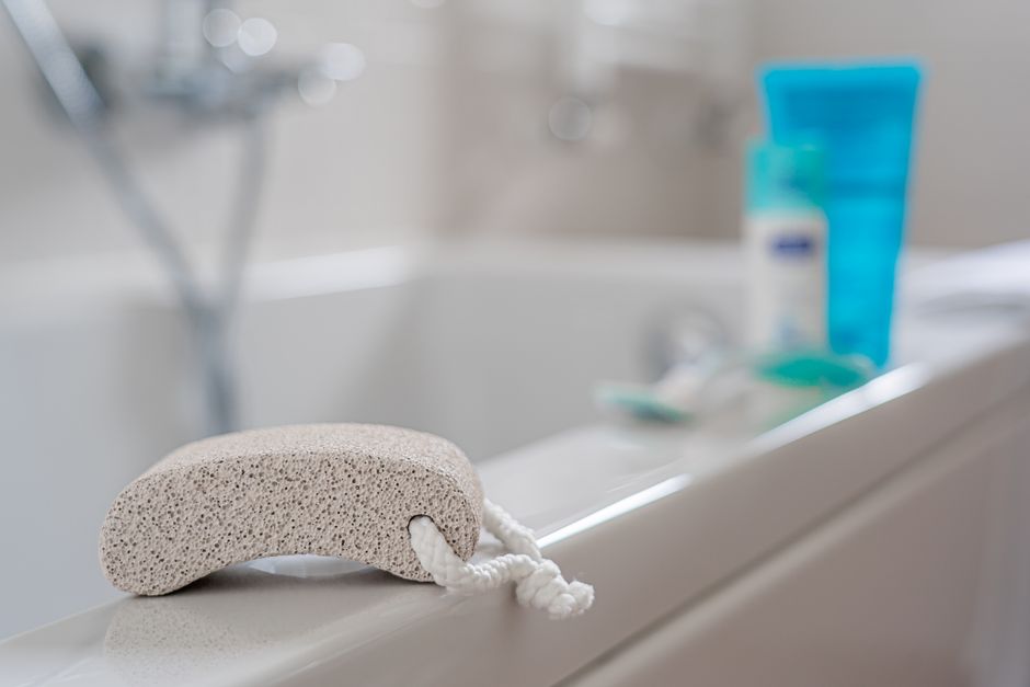 Perfect Caulk Every Time: The Pro Bathtub Method