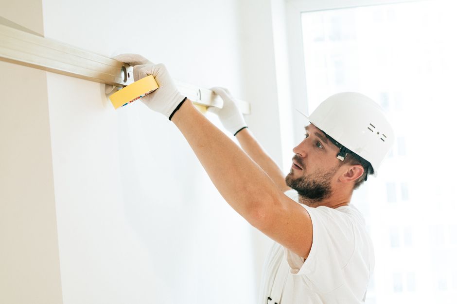 How to level an uneven floor before tiling