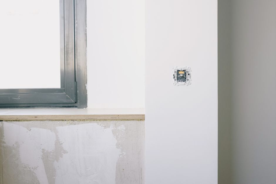 Outlet Not Working? 6 Fixes to Try Before Calling an Electrician