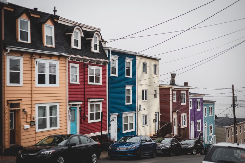 Paint Vinyl Siding Without Damage or Peeling