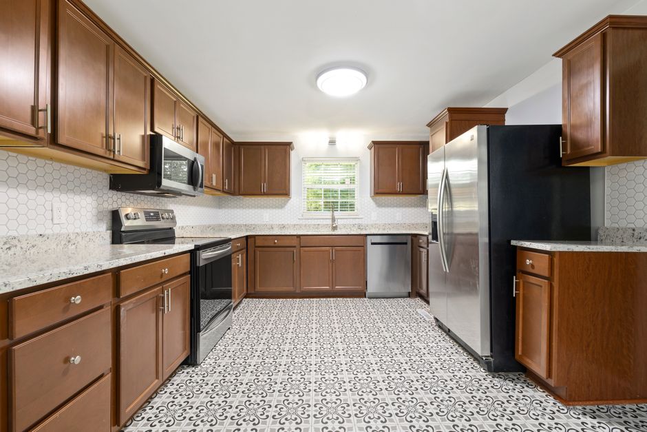 How to install a kitchen backsplash yourself